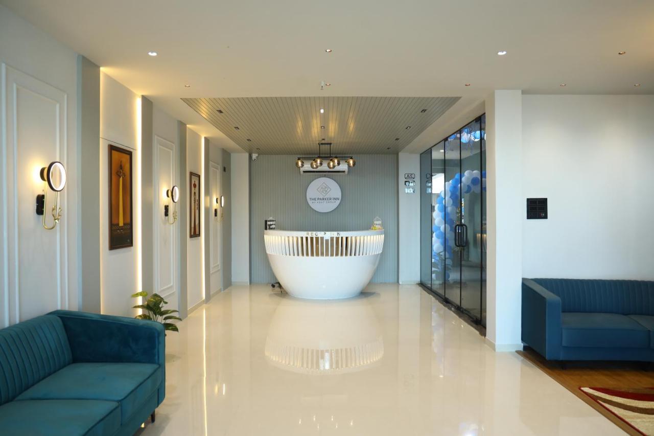 Hotel The Parker Inn By Kbnt Group Surat Luaran gambar