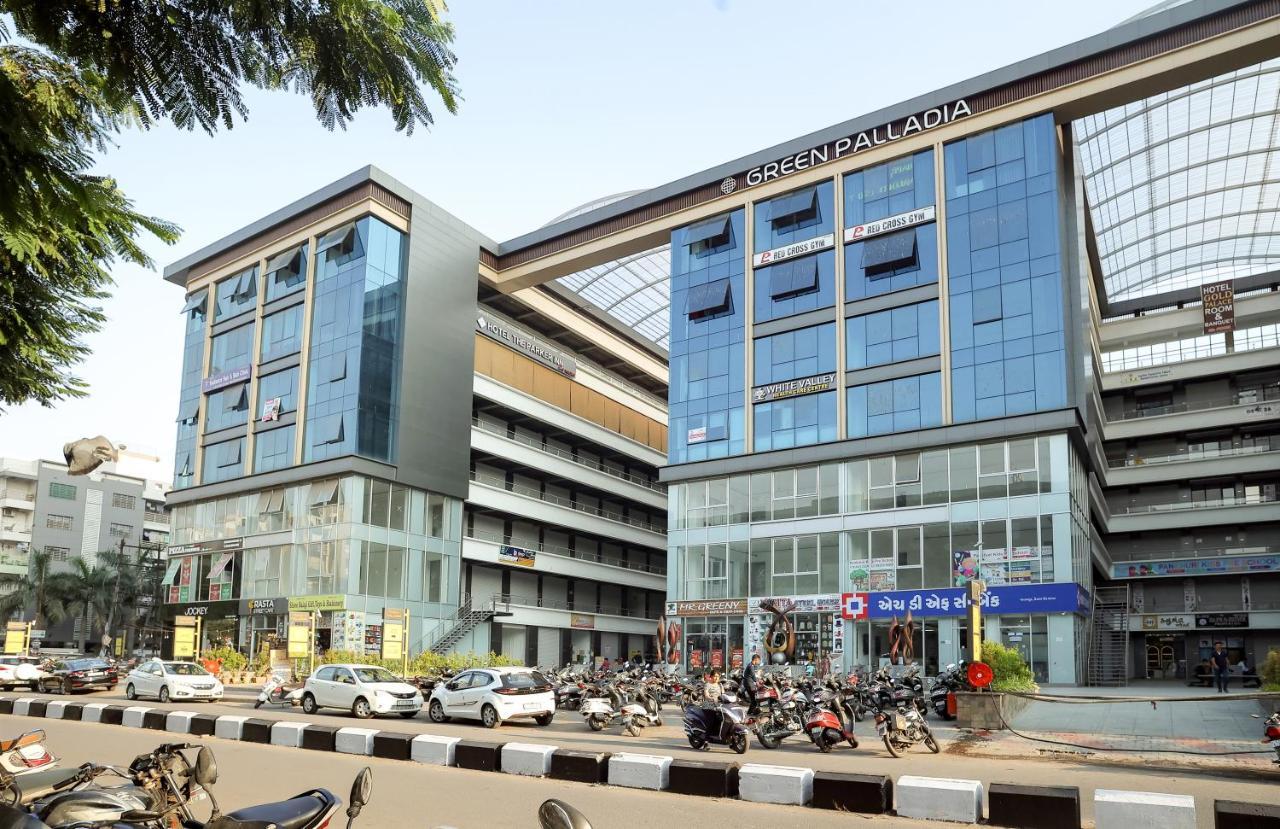 Hotel The Parker Inn By Kbnt Group Surat Luaran gambar