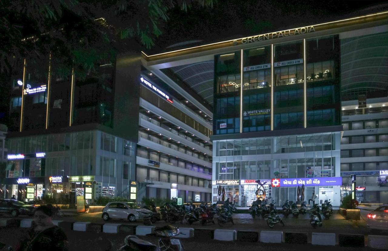 Hotel The Parker Inn By Kbnt Group Surat Luaran gambar