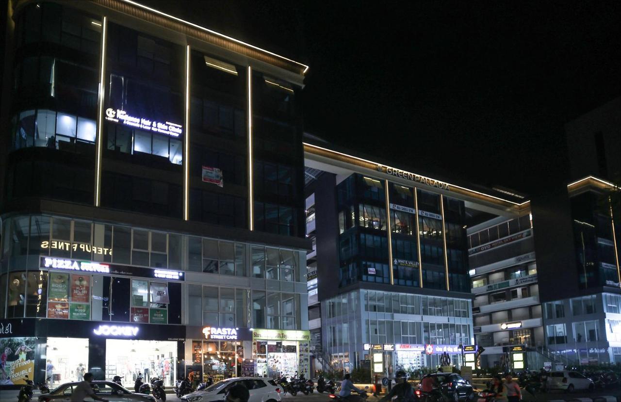 Hotel The Parker Inn By Kbnt Group Surat Luaran gambar